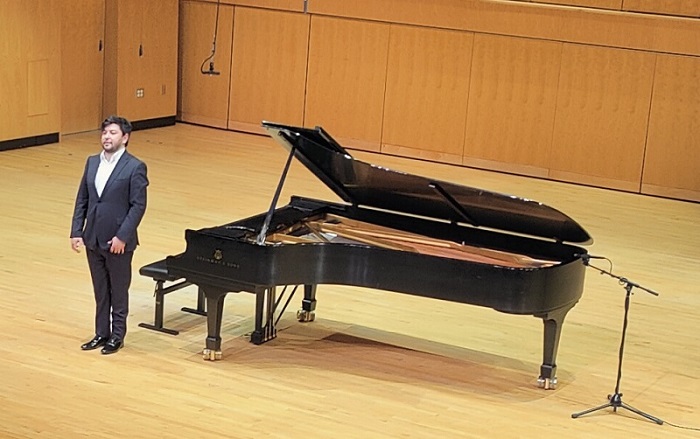 Photo of pianist Behzod Abduraimov